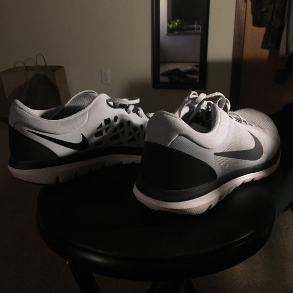 Nike - Picture 3 of 3